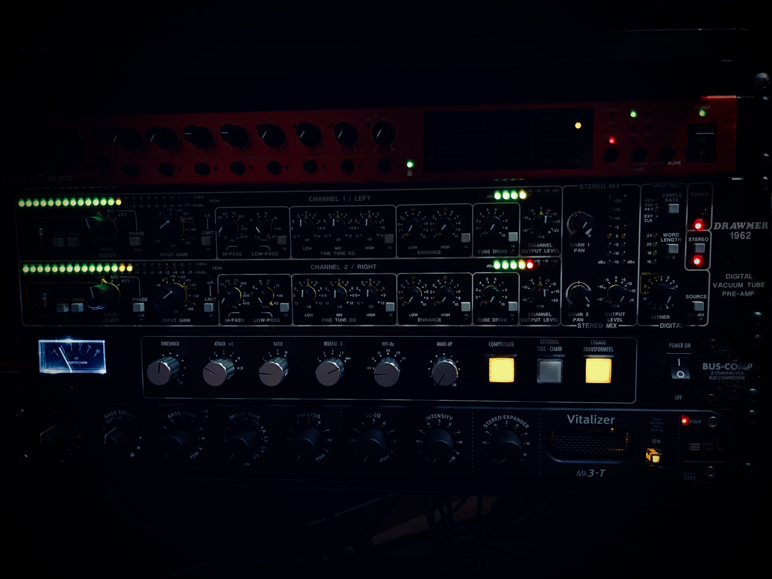 Outboards
Focusrite Clarett Octpre
Drawmer 1962
Warmaudio BUS-COMP
SPL Vitalizer mik3-T